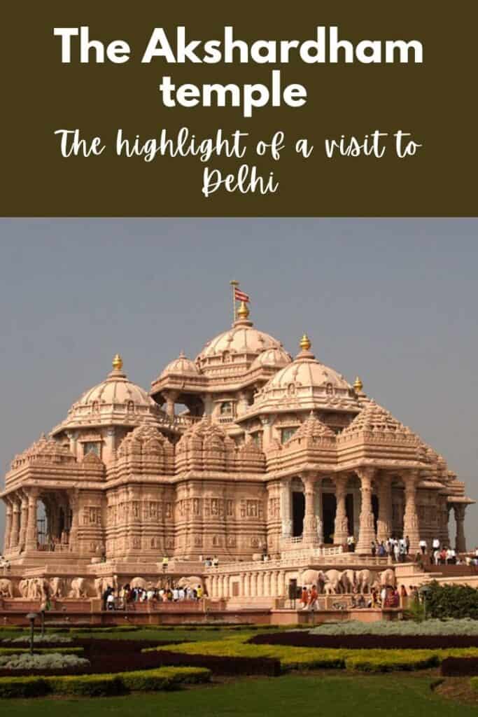 It is a must to visit the Akshardham temple in Delhi. Here you find all the information on how to get there, entry restrictions, light show time, the story of the temple # Akshardham temple # Light and fountain show Akshardham # Swaminarayan