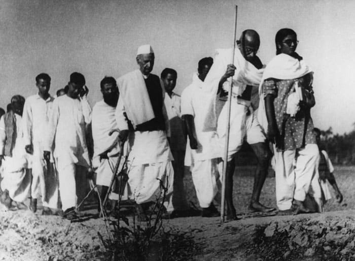 Gandhi_in_Noakhali_1946 salt-march