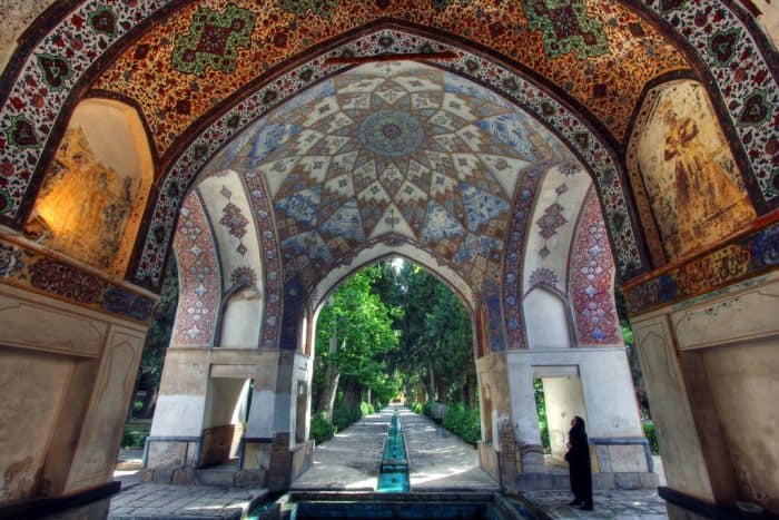 Iranian women is staing under the pavilion of the Fin garden in Kashan, 