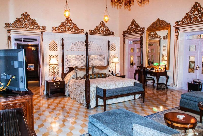 aj Lake Palace Udaipur maharaja style room