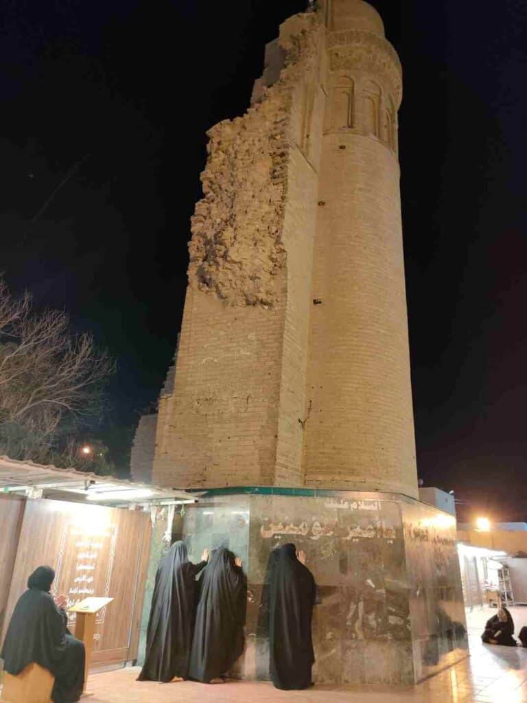 The minaret of the ancient Imam Ali mosque