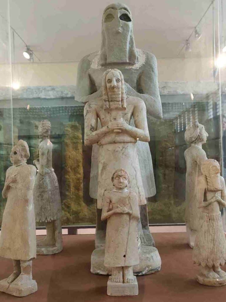 Iraqi museum groups of statues representing the Sumerian god