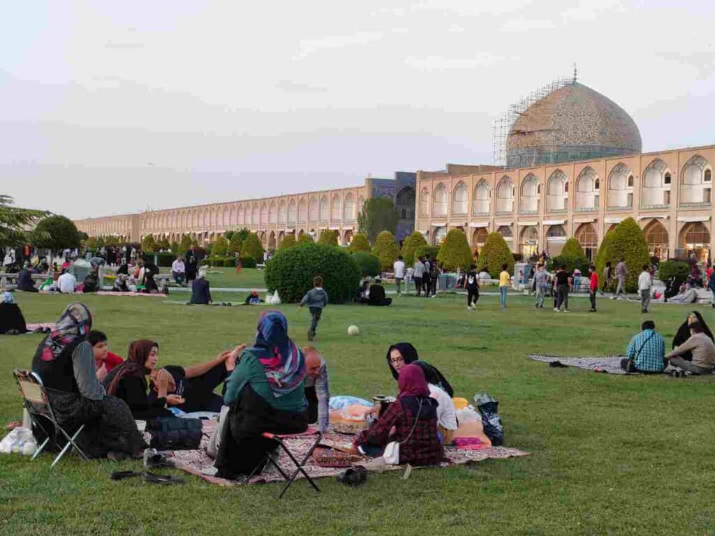 Iranian people prepare for "iftar" after sunset