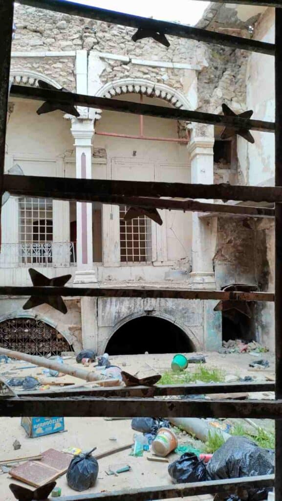 Damaged building in Mosul 5 years after ISIS