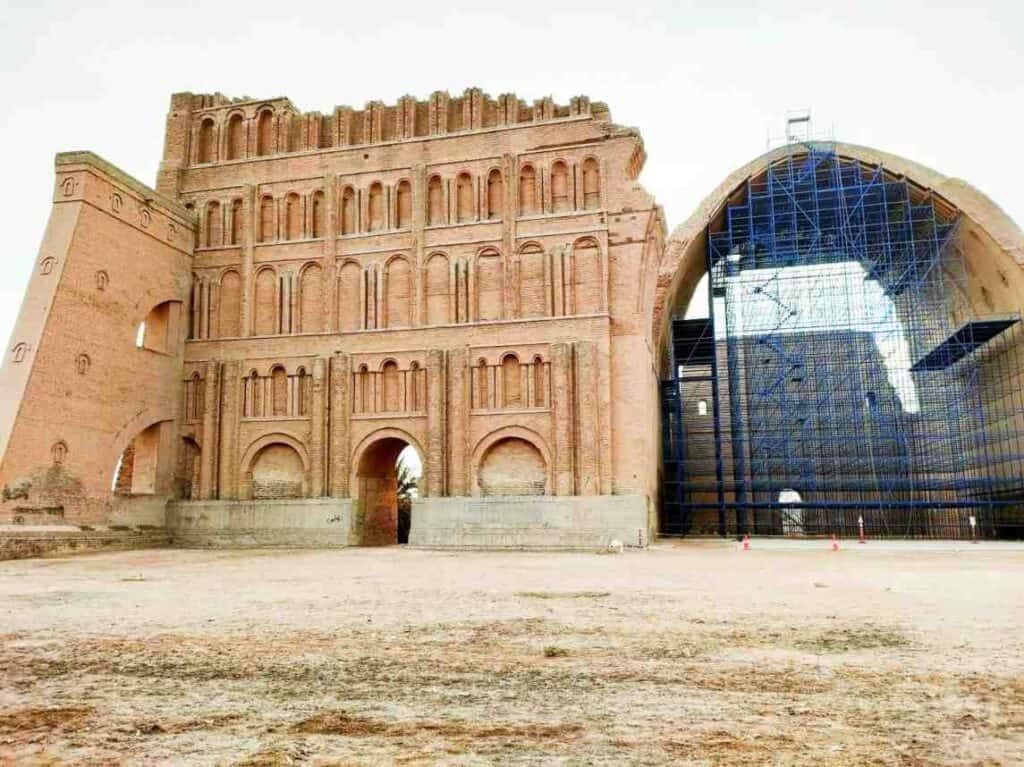 Tak Qasra (Arch of Ctesiphon), the largest brick arch in the world is one of the best things to do in Iraq