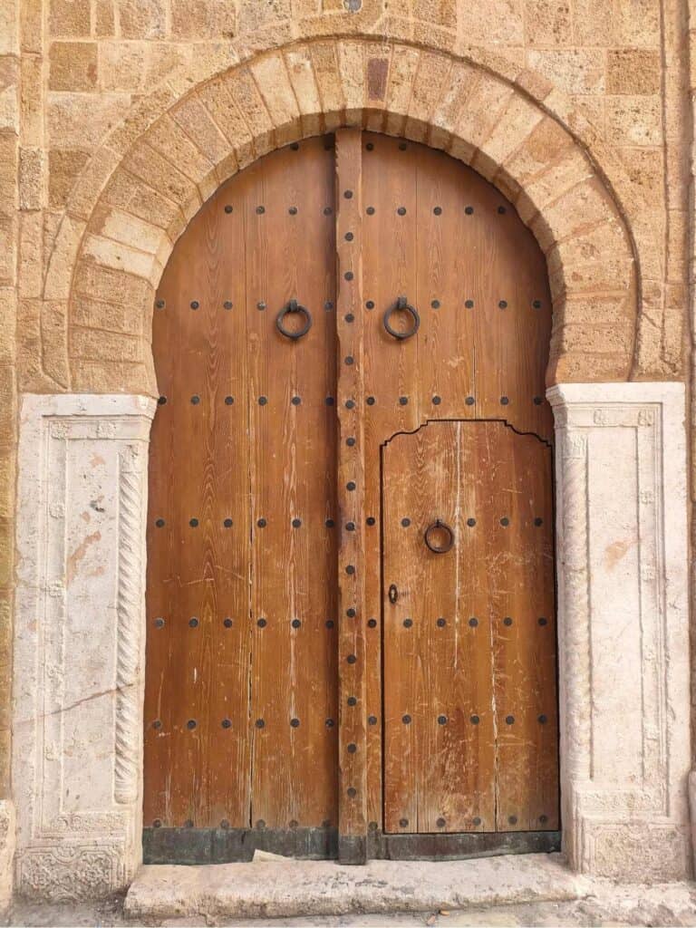 unique door in Tunis medina