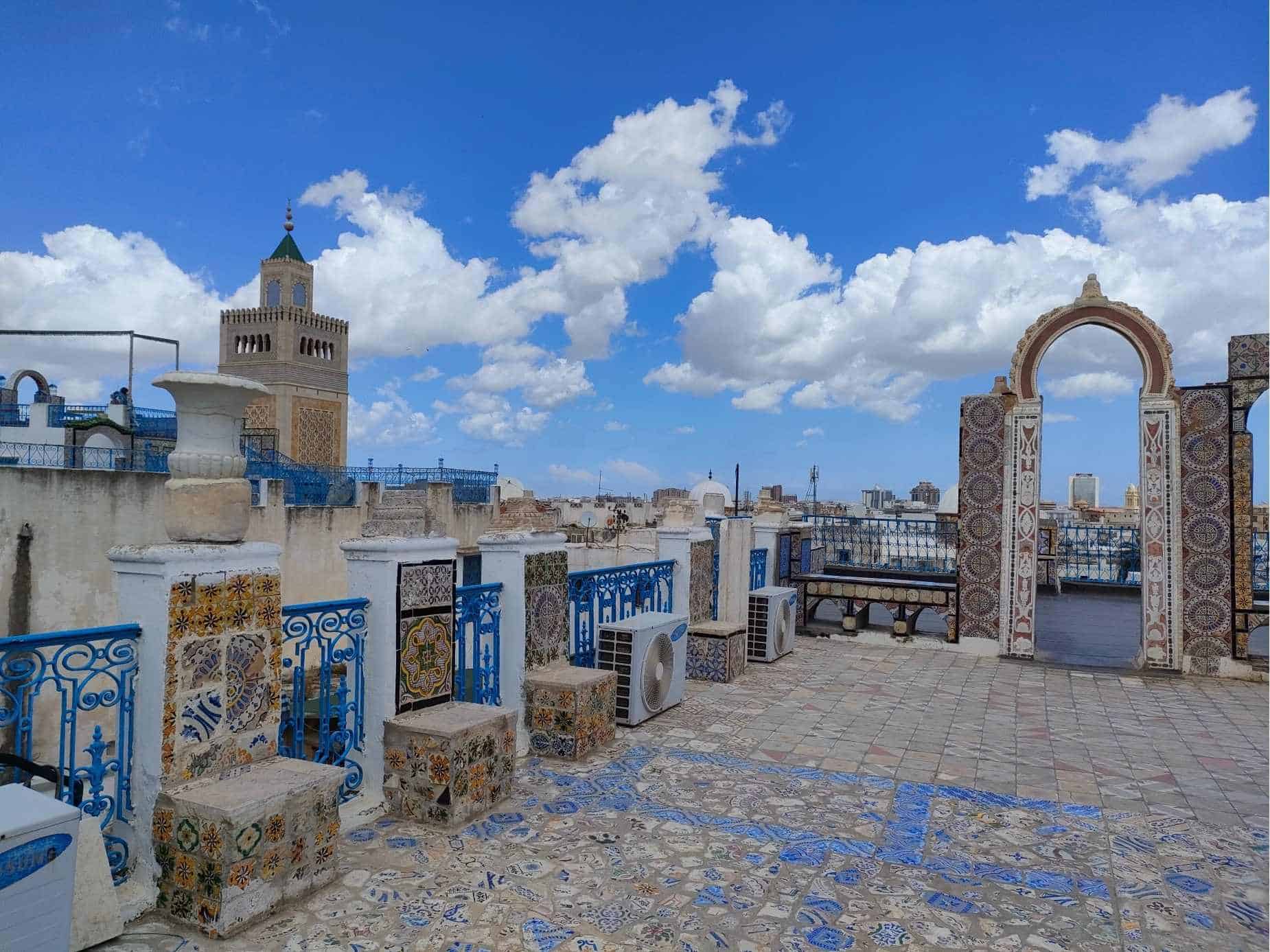 HOW TO SPEND ONE DAY IN TUNIS? Voice of Guides
