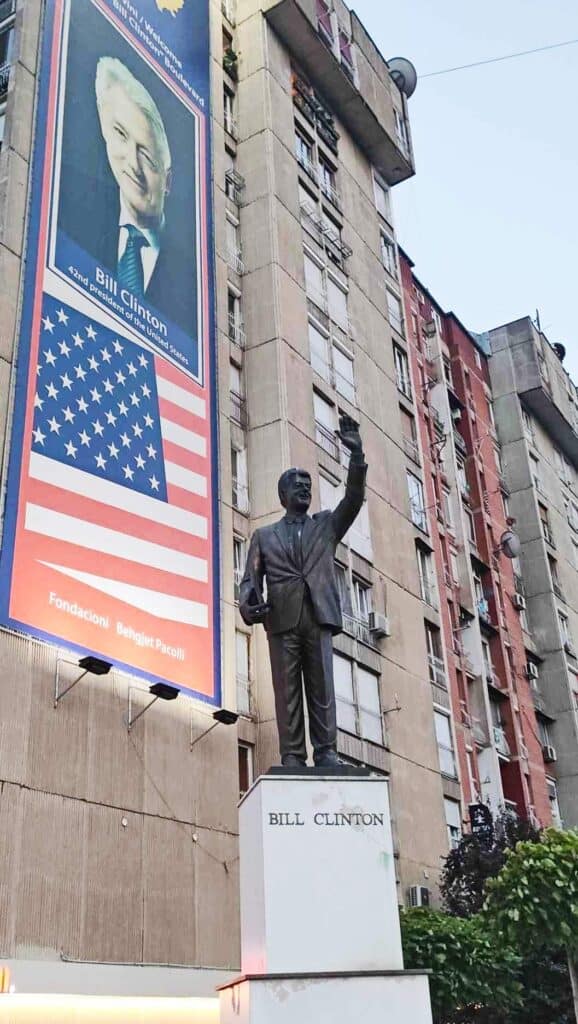 Statue of Bill Clinton in Pristina