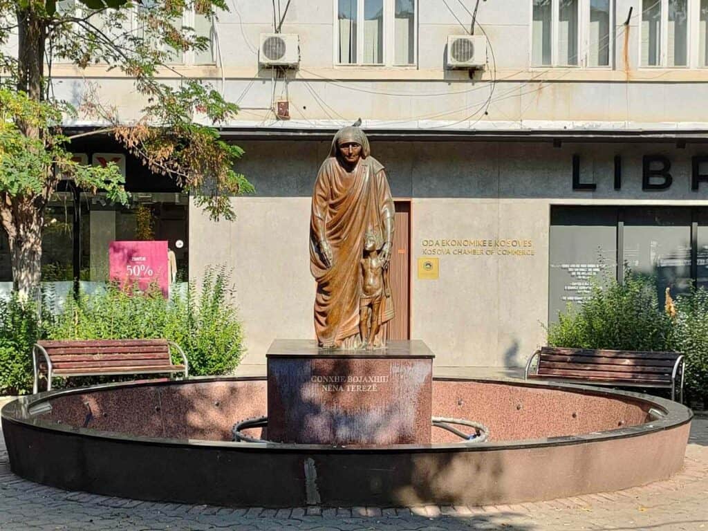 Statue of Mother Teresa in Pristina